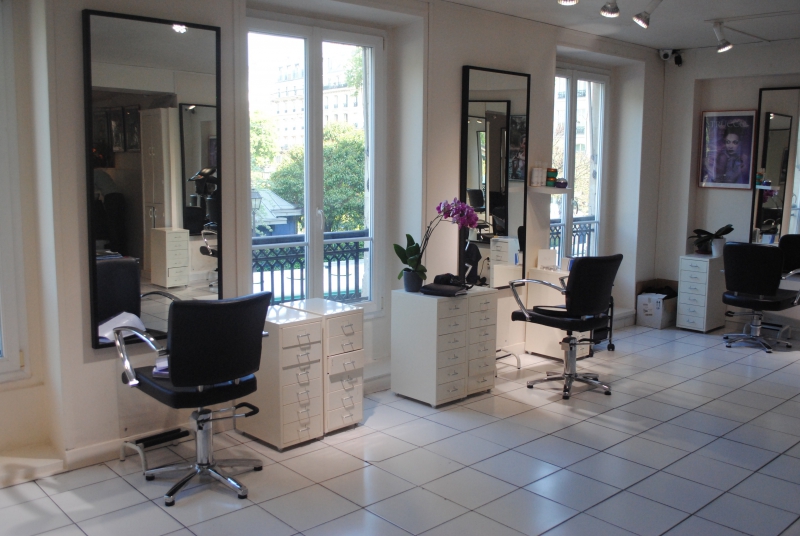 salon-coiffure-AUVARE-min_floor-home-office-property-living-room-room-781228-pxhere.com